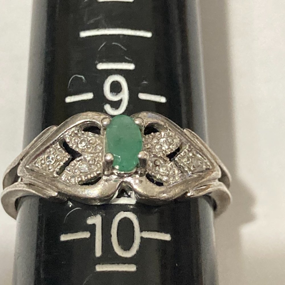 Silver Unlimited sterling silver with green chalcedony ring in filigreed setting